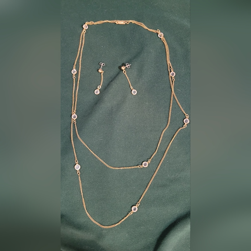 Sarah Coventry vintage necklace and earing set.